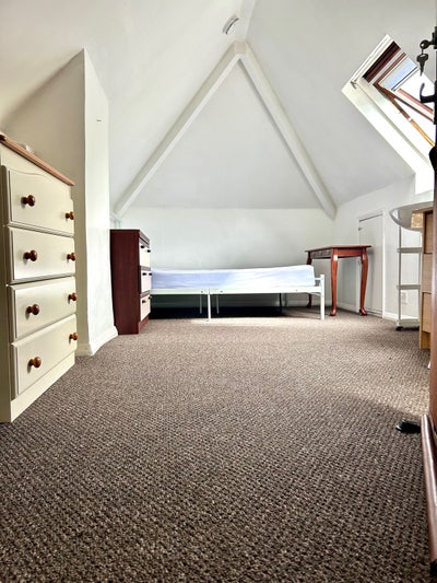 ✅Quiet Attic  Rm+ Sink ✅Bills Inc✅Near Uni✅Parking Main Photo