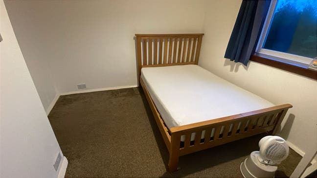 Spacious Room in 5-Bed Student House | Female preferred Main Photo