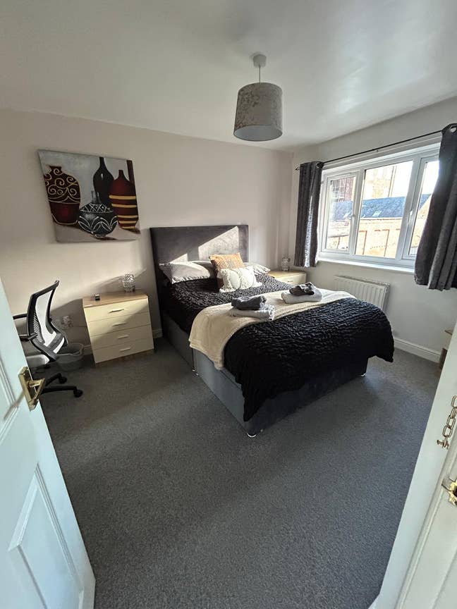 Two Dble Rms +4k TV+desk Zero Deposit Main Photo