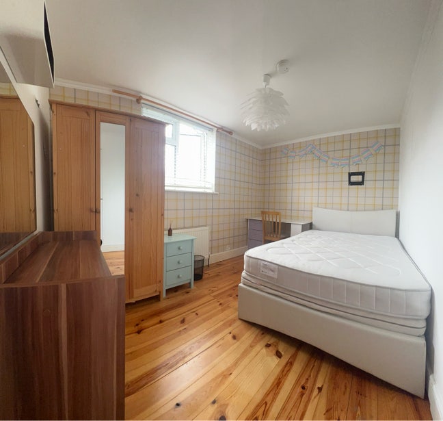 Double bedroom in Farnborough  Main Photo