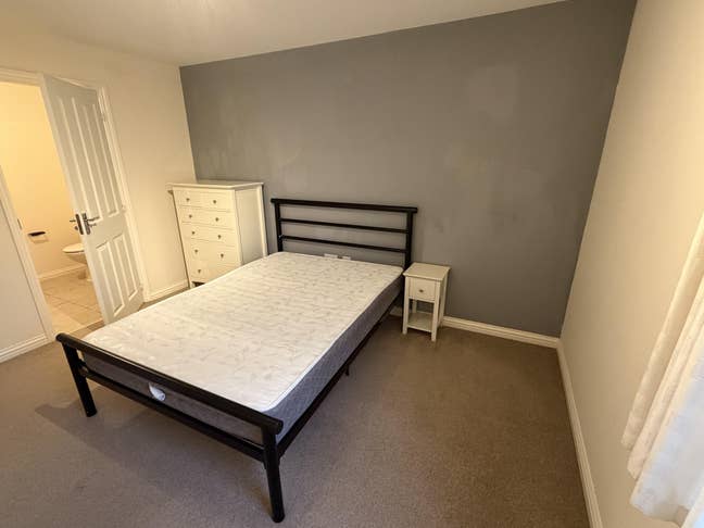 Large double en-suite room Main Photo