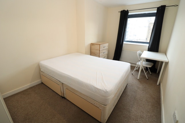 Bright 3-Bed Flat in Stratford! 🔥 Main Photo