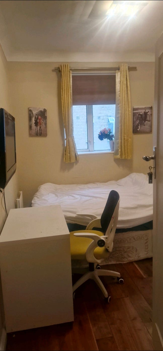  Spacious  Super Room  Baker St. Main Photo