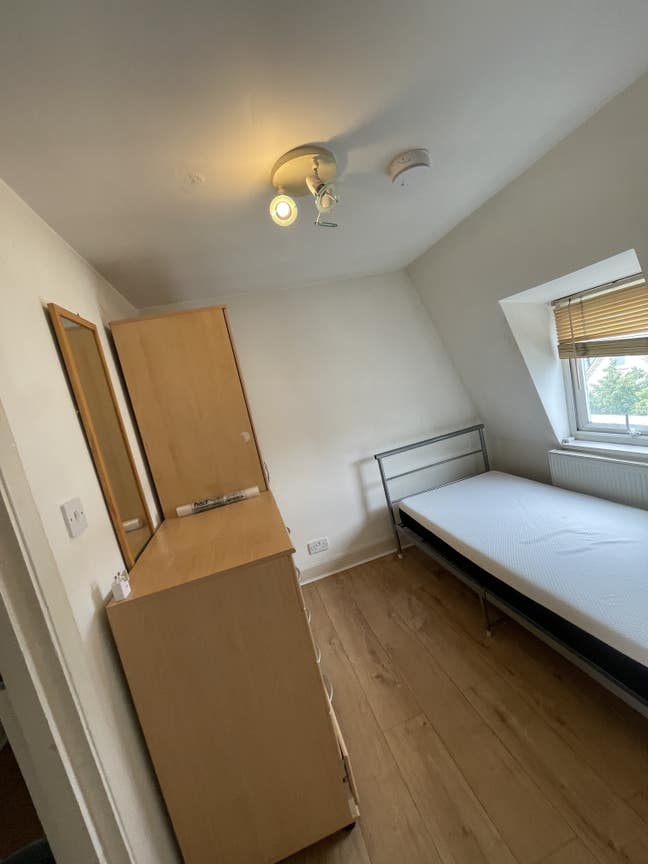 Nice single room in perfect location – Hammersmith Main Photo