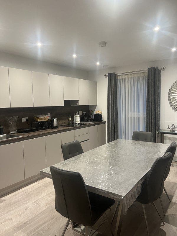 Room for Rent in a Modern Flat:  Main Photo