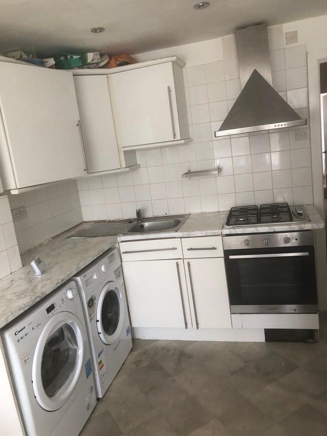 Two bed apartment for two females  Main Photo