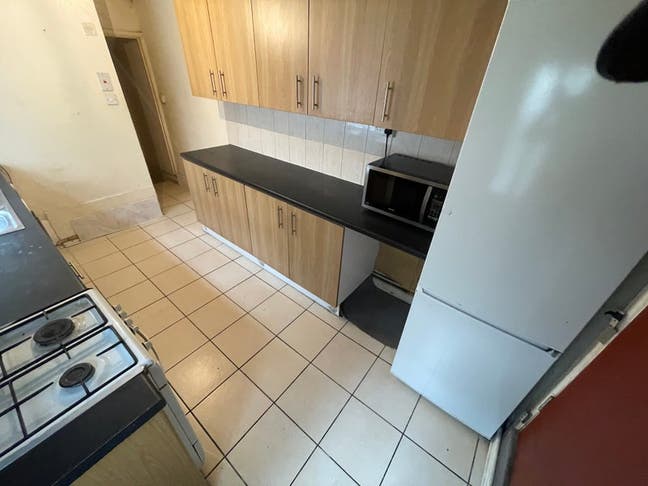 Double Bedroom in Shared House Main Photo