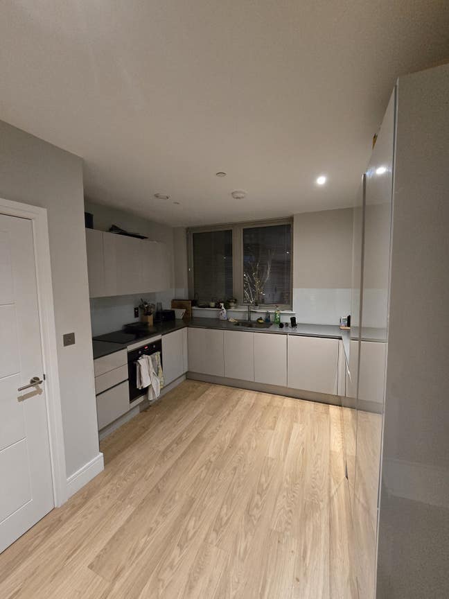 Large house, 10 minute walk to Earlsfield Main Photo