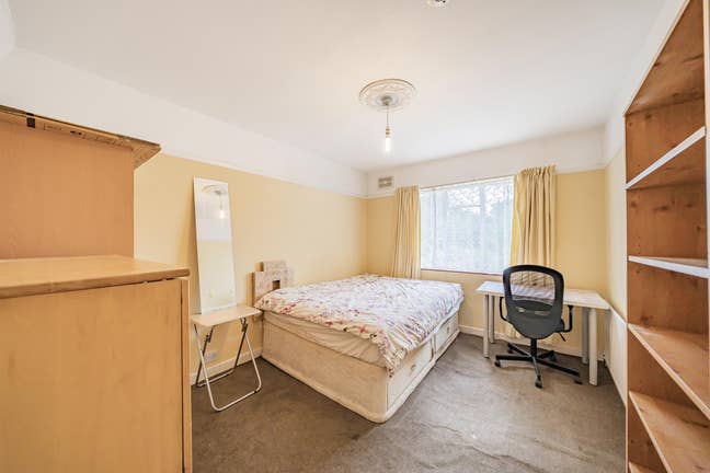 4 Bed House in Quiet Wimbledon Street Main Photo