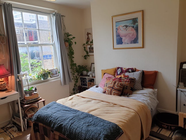 Double bedroom in cozy friendly flat Main Photo