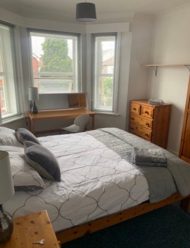 Spacious rooms to rent in Detached House Main Photo