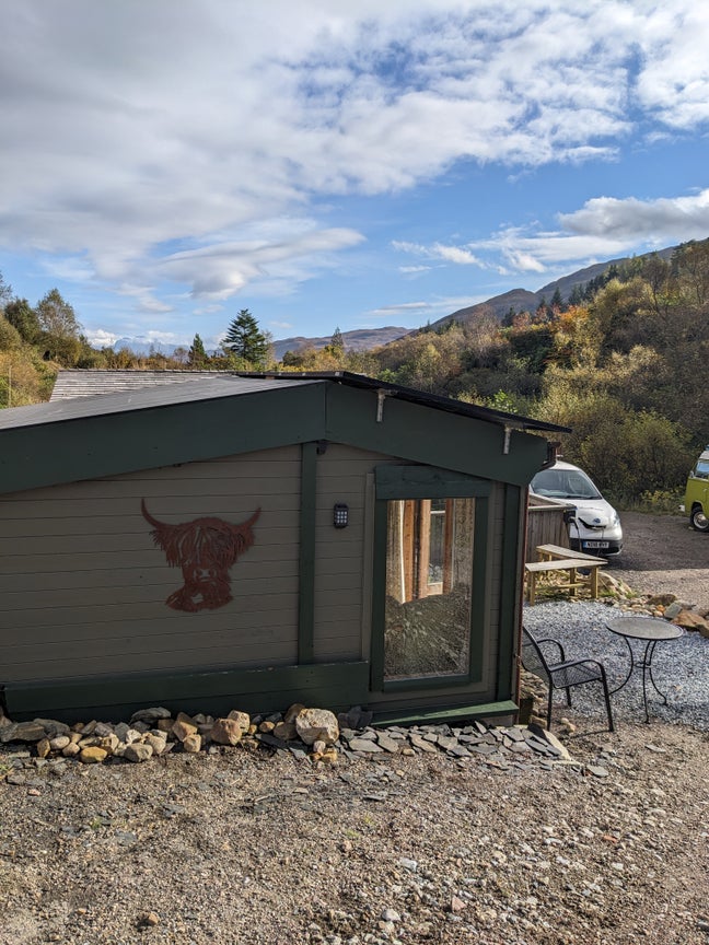 Log cabin studio in quiet location  Main Photo