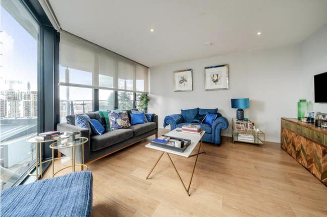 1-bed apartment in a modern Battersea development Main Photo