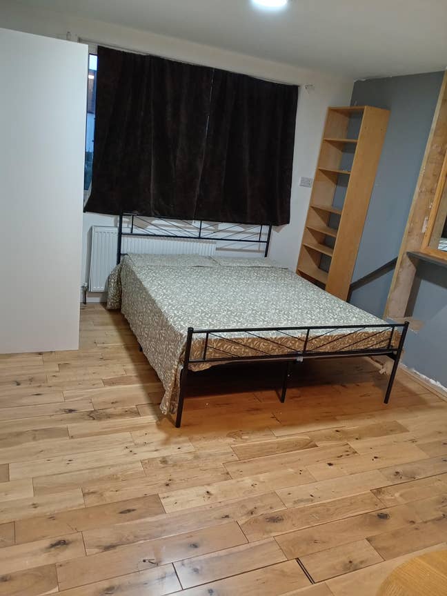 Double bed room available near west croydon  Main Photo