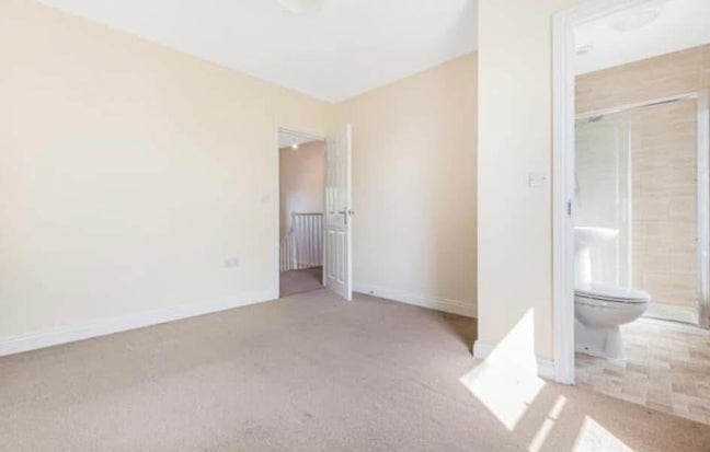 1 Bedroom Ensuite Main Photo