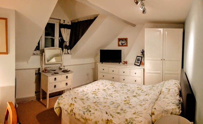 Cozy Room in Large Terraced House  Main Photo