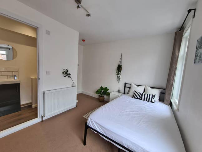  Refurbished Friendly House  - Black Bull Rd Main Photo