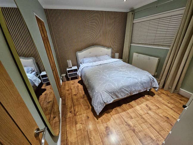 Stylish King-Size Room w/ Private Bathroom Main Photo