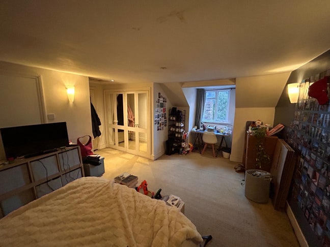 Huge double room in Willesden Green flat! Main Photo