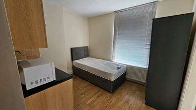 Studio | S9 | All bills included  Main Photo