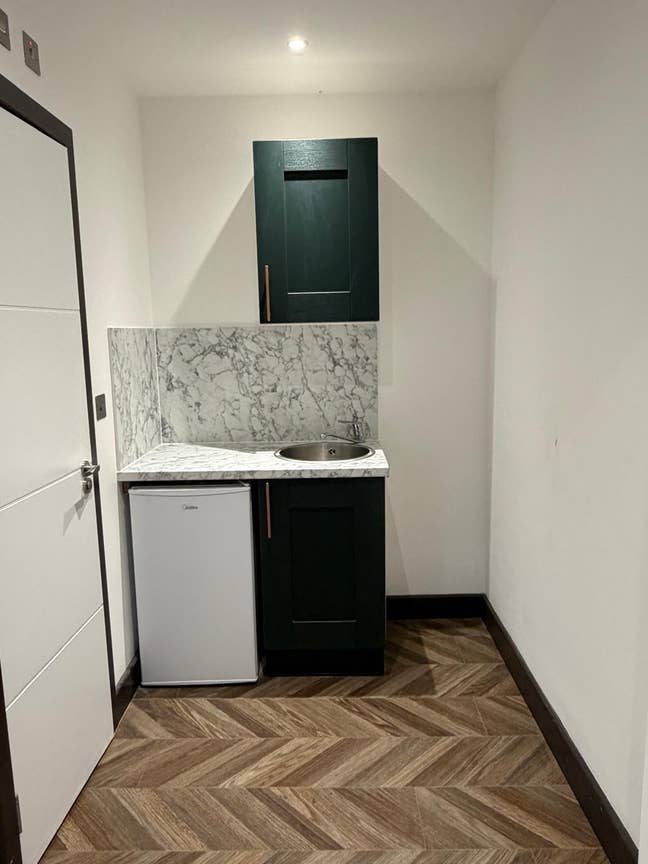 "Lovely Self-Contained Room" Main Photo