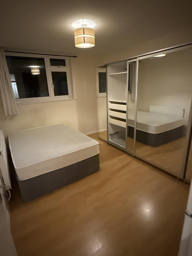 Spacious Bedroom in 2 Bed Flat  - West Ealing Main Photo