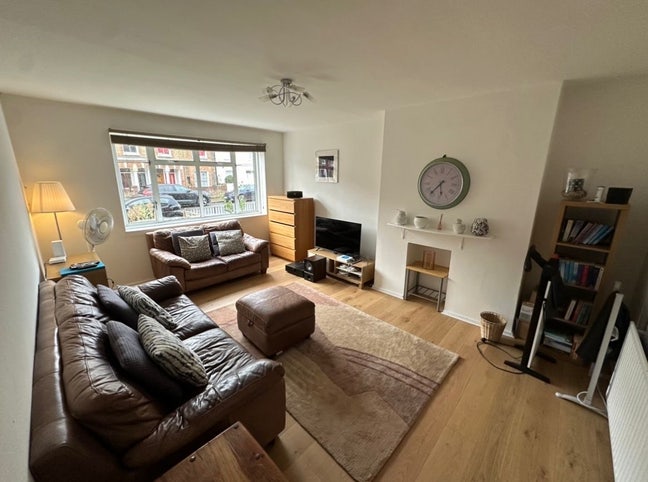 4 bed terraced house Main Photo