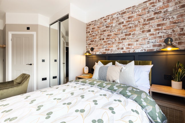 ✨  Town Centre Location! ✨ Main Photo