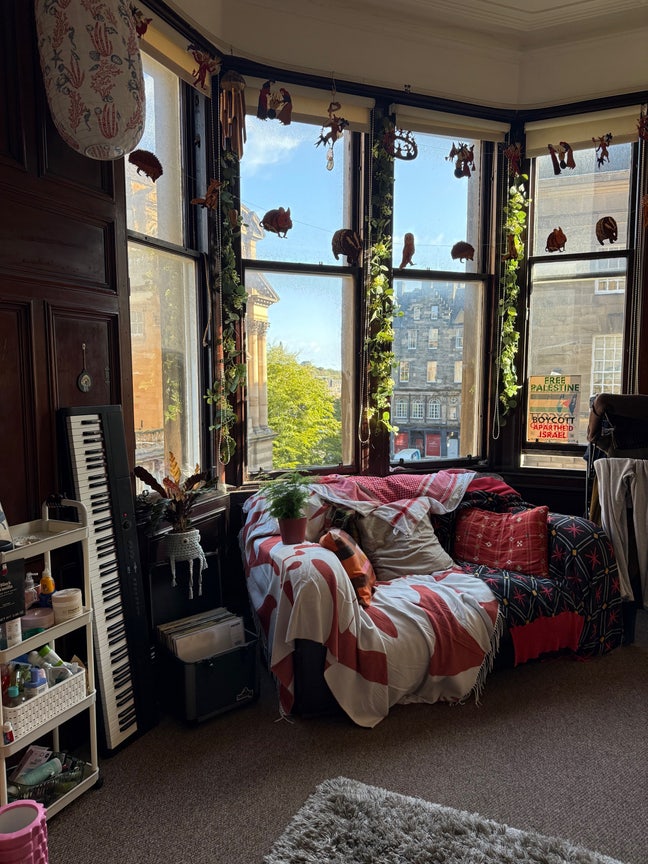 Bright and spacious room available in city centre! Main Photo