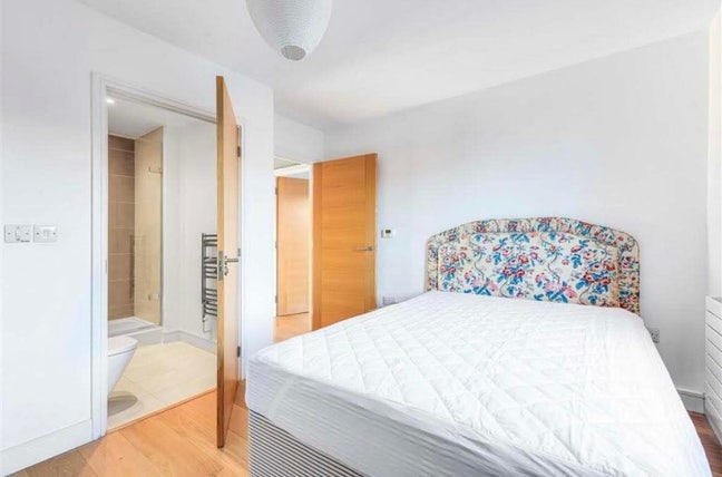 Ensuite room Clapham junction Main Photo