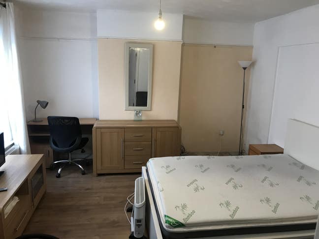 Lovely double rooms available in Hove Main Photo