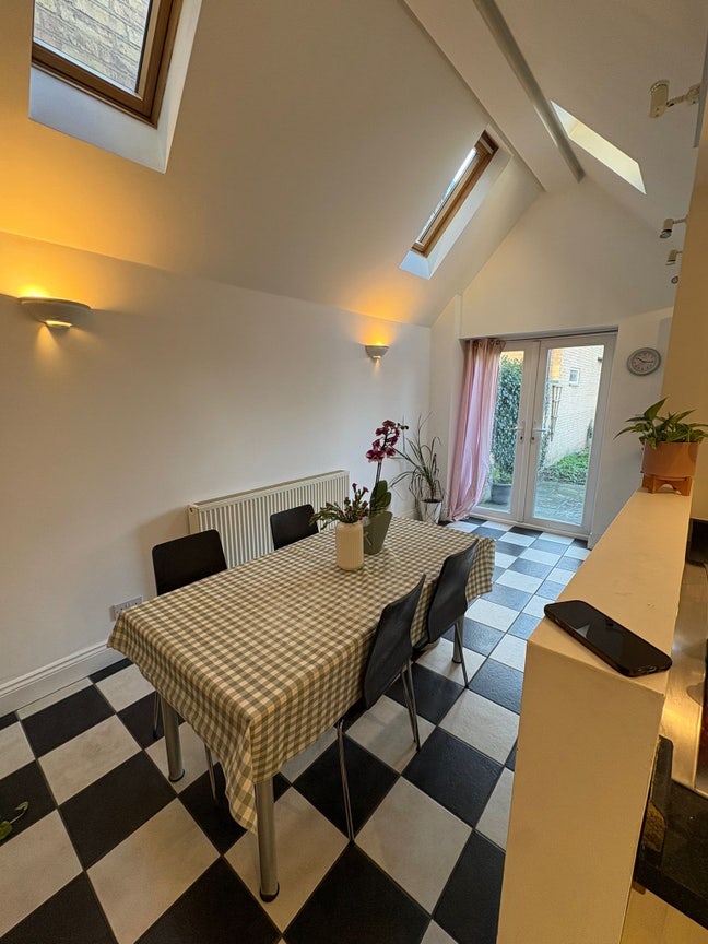 Room for rent in Cowley  Main Photo