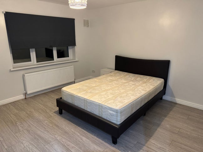 Large room for rent  Main Photo