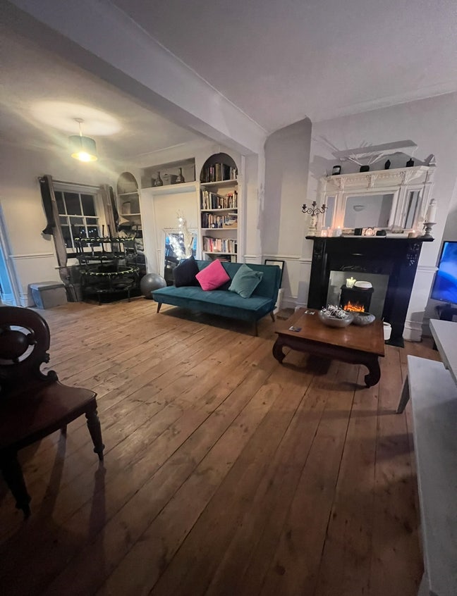 Single Room in 3 Bed Townhouse with garden Main Photo