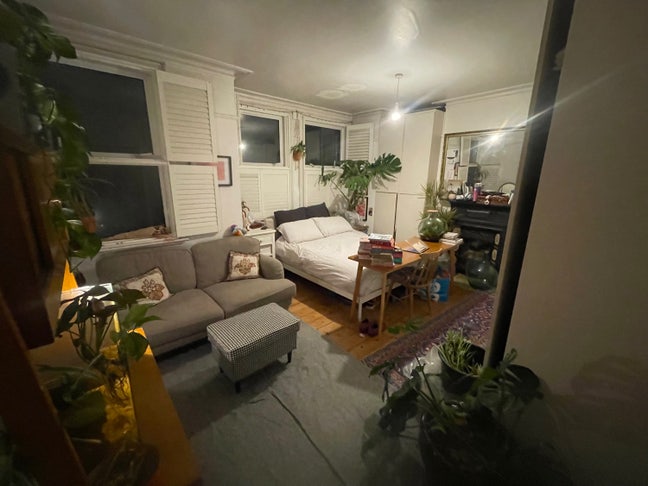 HUGE double room to rent in house Main Photo