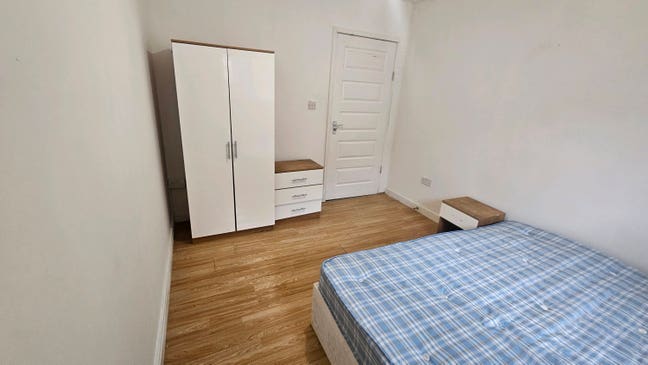 Clean double room £640 Main Photo
