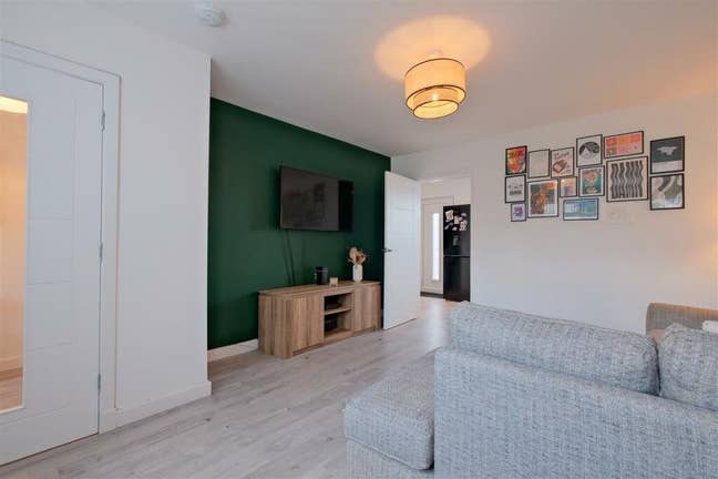 Your Perfect Home - Spacious 2 Bed House to Rent Main Photo