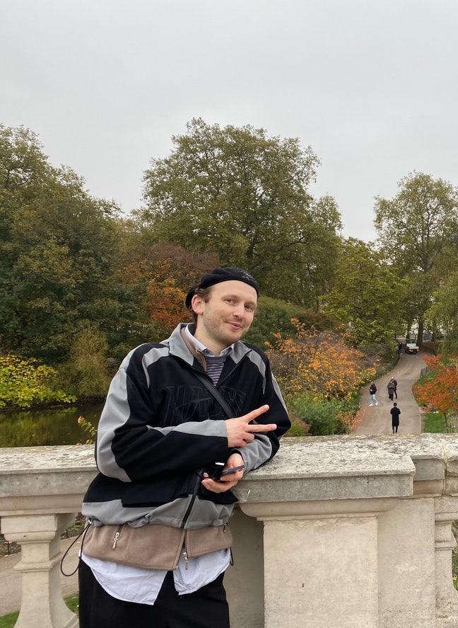 Creative Professional Looking for a Room! Main Photo