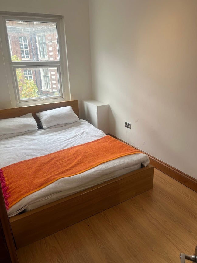 Cosy double room in Kensington  Main Photo