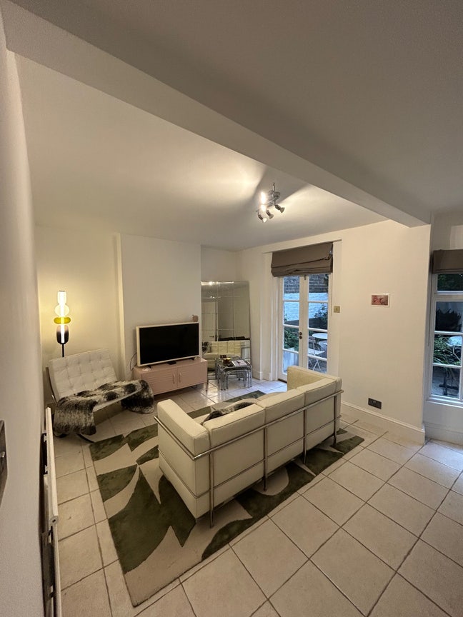 Short Stay - Basement Flat Pimlico  Main Photo