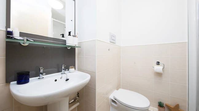 En-suite Room Available at Mill Point - M1 2AR Main Photo