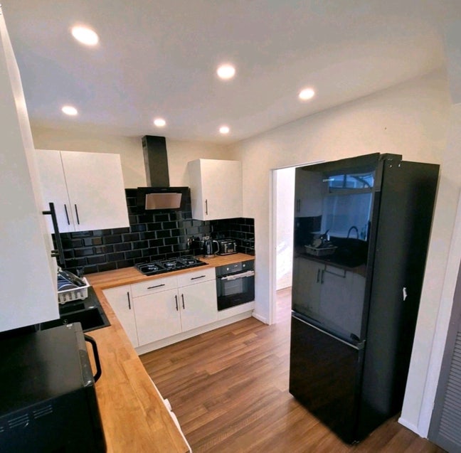 Large furnished double bedroom Main Photo