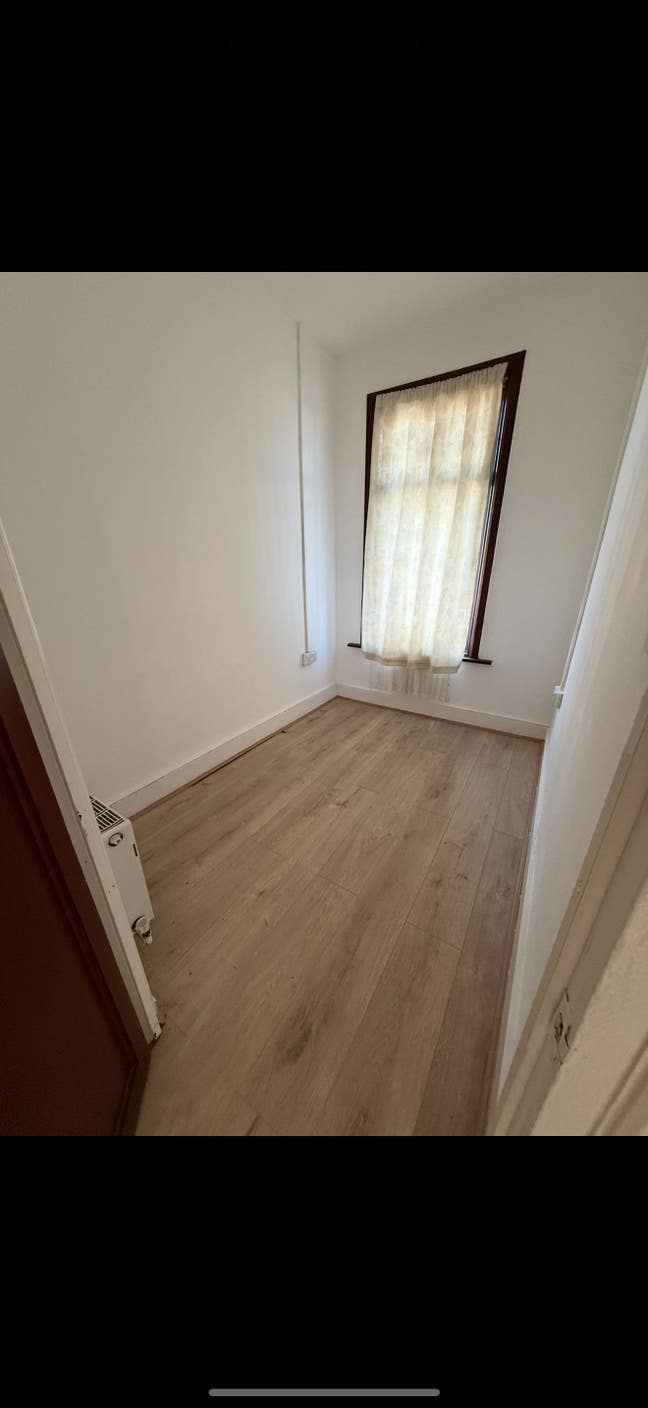 Single Room to Let Ilford Close to Amenities Main Photo