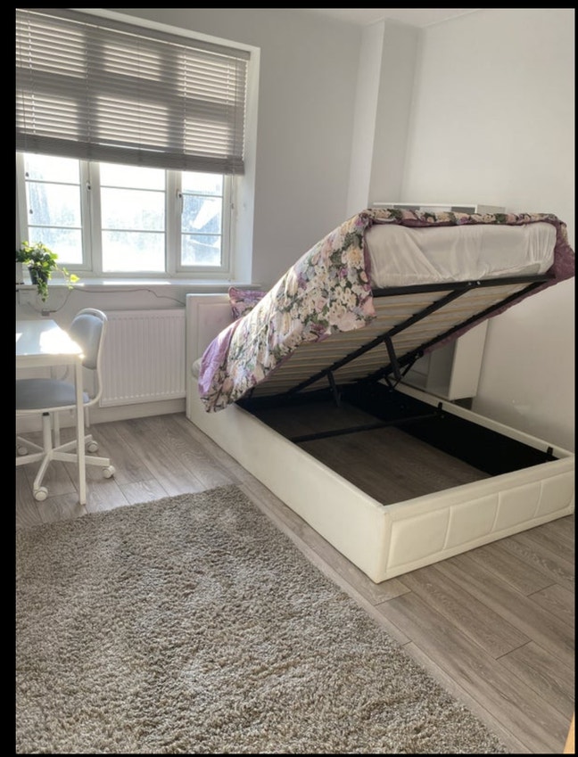 Large double room  Main Photo