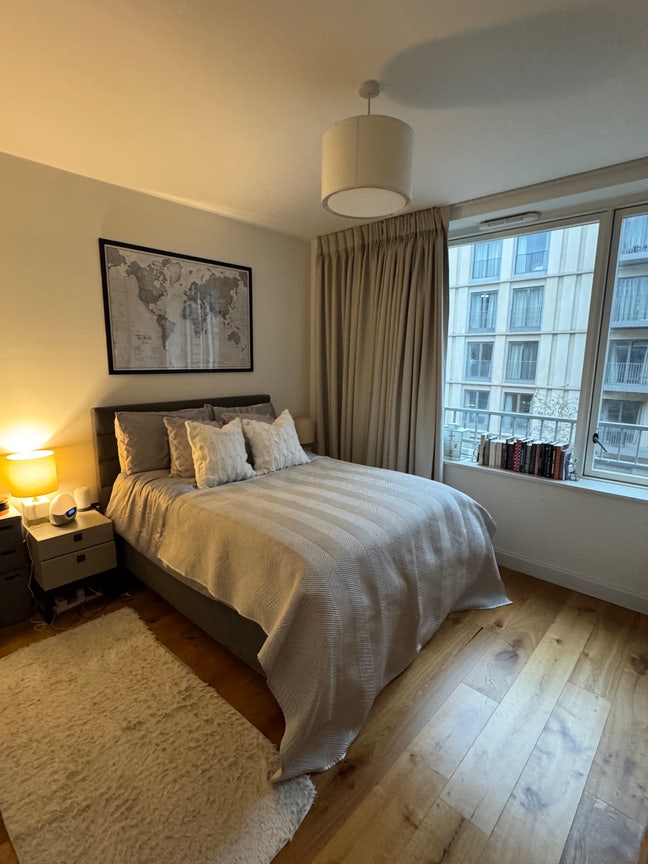 Spacious double room available in Stratford Main Photo