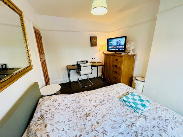 Double room in Norbury Hill  Main Photo