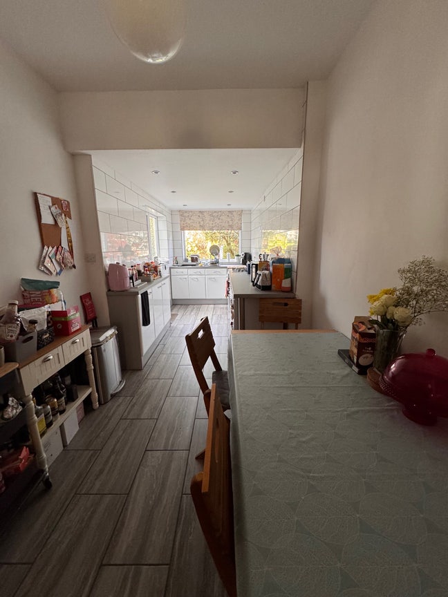 Room available in great location  Main Photo