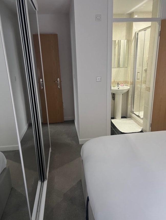 2 Beautiful Rooms In A Clean Home Main Photo