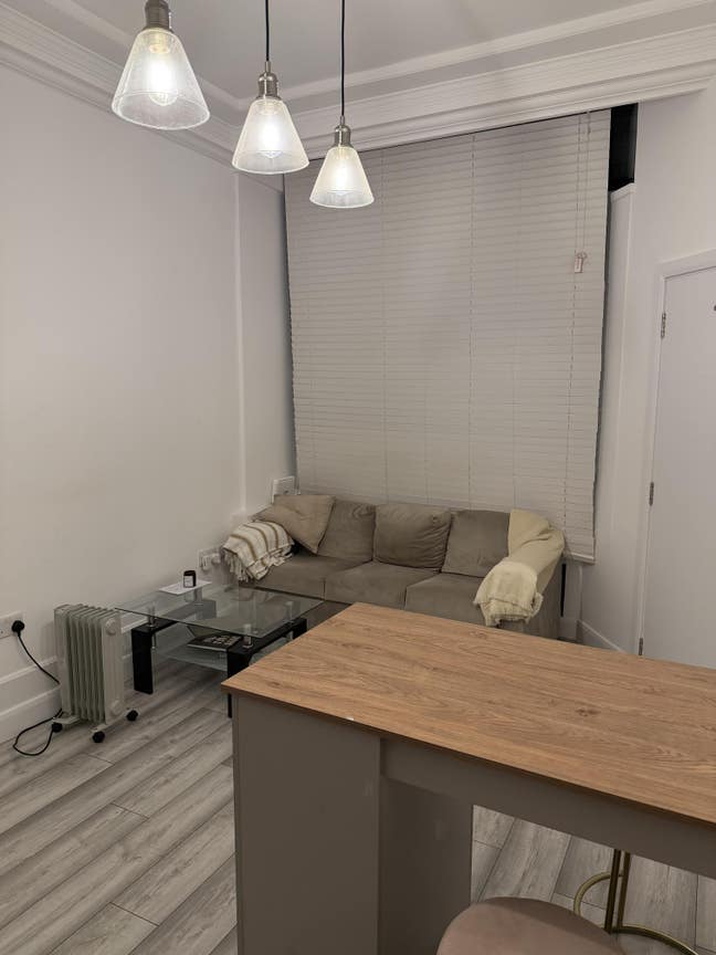 Room for rent in Parsons Green house share Main Photo