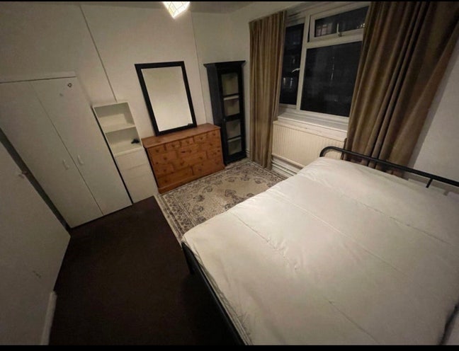 Large Double Room For Rent W3 Main Photo